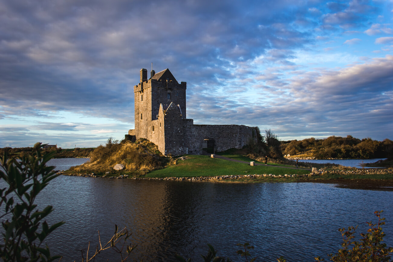 dunguaire-castle-ireland-west-coast (1)