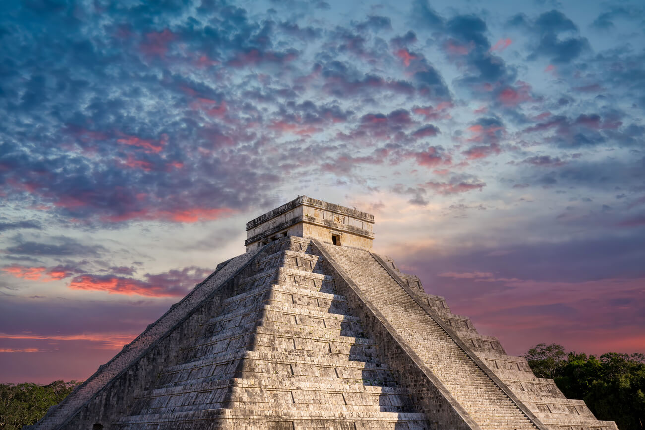 mexico-ik-kil-cenote-near-merida-yucatan-peninsula-archeological-park-near-chichen-itza