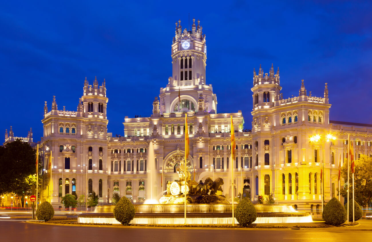 palacio-de-cibeles-summer-night-madrid